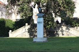 Братислава. Памятник Антону Бернолаку