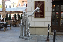 Статуя Красавчика Наци в Братиславе