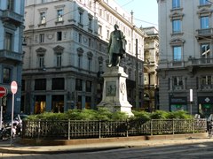 Милан. Памятник Carlo Cattaneo