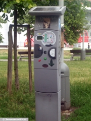 Прага. Автомат для оплаты автопарковки, работает на солнечных батареях