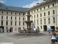 Прага. Пражский Град начинал строиться в 870 г.
