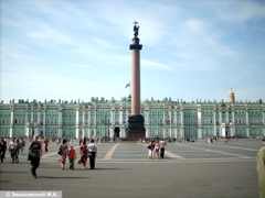 Санкт-Петербург. Александровская колонна и Зимний Дворец на Дворцовой площади