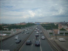 Автомобили в Праге двигаются строго по полосам