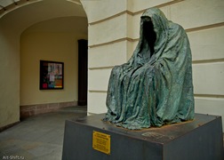 Прага. Памятник в честь оперы Моцарта «Дон Джованни»