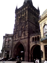 Прага. Пороховая башня рядом с Общественным домом