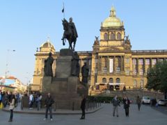 Конный памятник Святому Вацлаву на Вацлавской площади в Праге