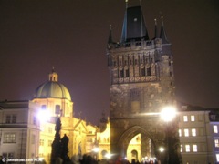 Прага. Вид на Староместскую башню ночью