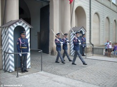 Торжественная церемония смены караула у ворот Пражского Града