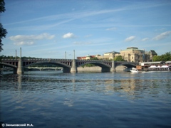 Прага. Вид на Карлов мост с острова Кампа