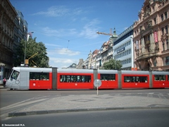 Прага. Трамвайный вагон Škoda 14T производства Škoda Works