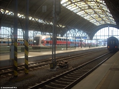 Главный железнодорожный вокзал в Праге (чеш. Hlavní nádraží)