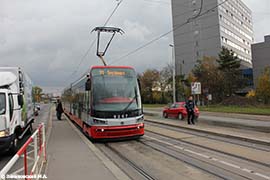 Прага. Трамвай модели Škoda 15T (Škoda ForCity), производства Škoda Holding